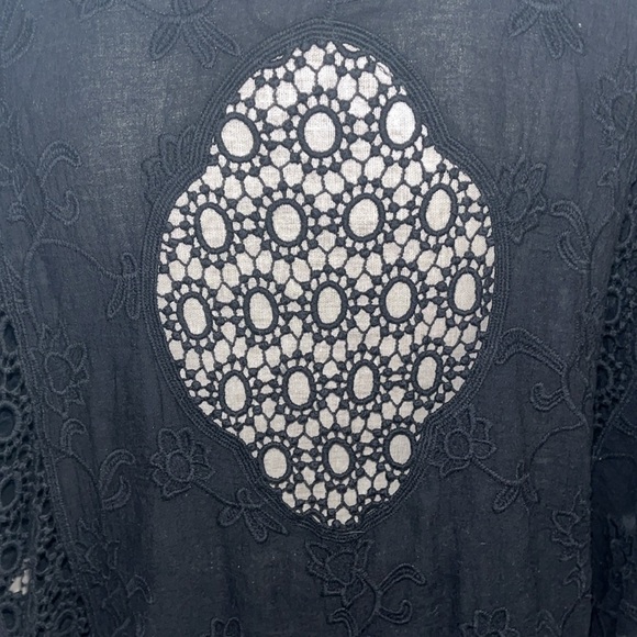 Vince Camuto Embroidered Flowers Sweater. One Size. - Picture 4 of 4